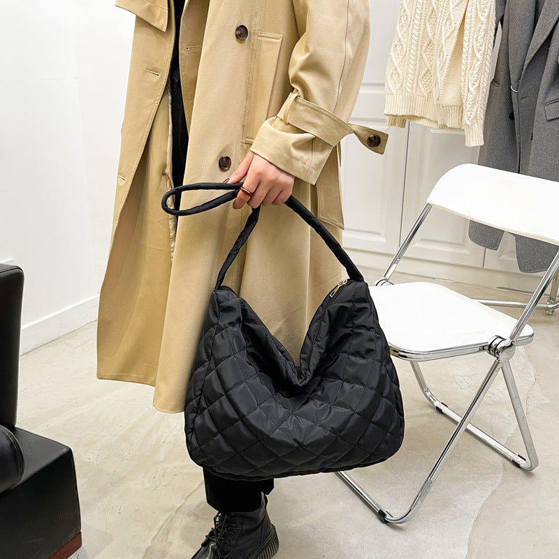 Gepolsterte Hobo-Handtasche
