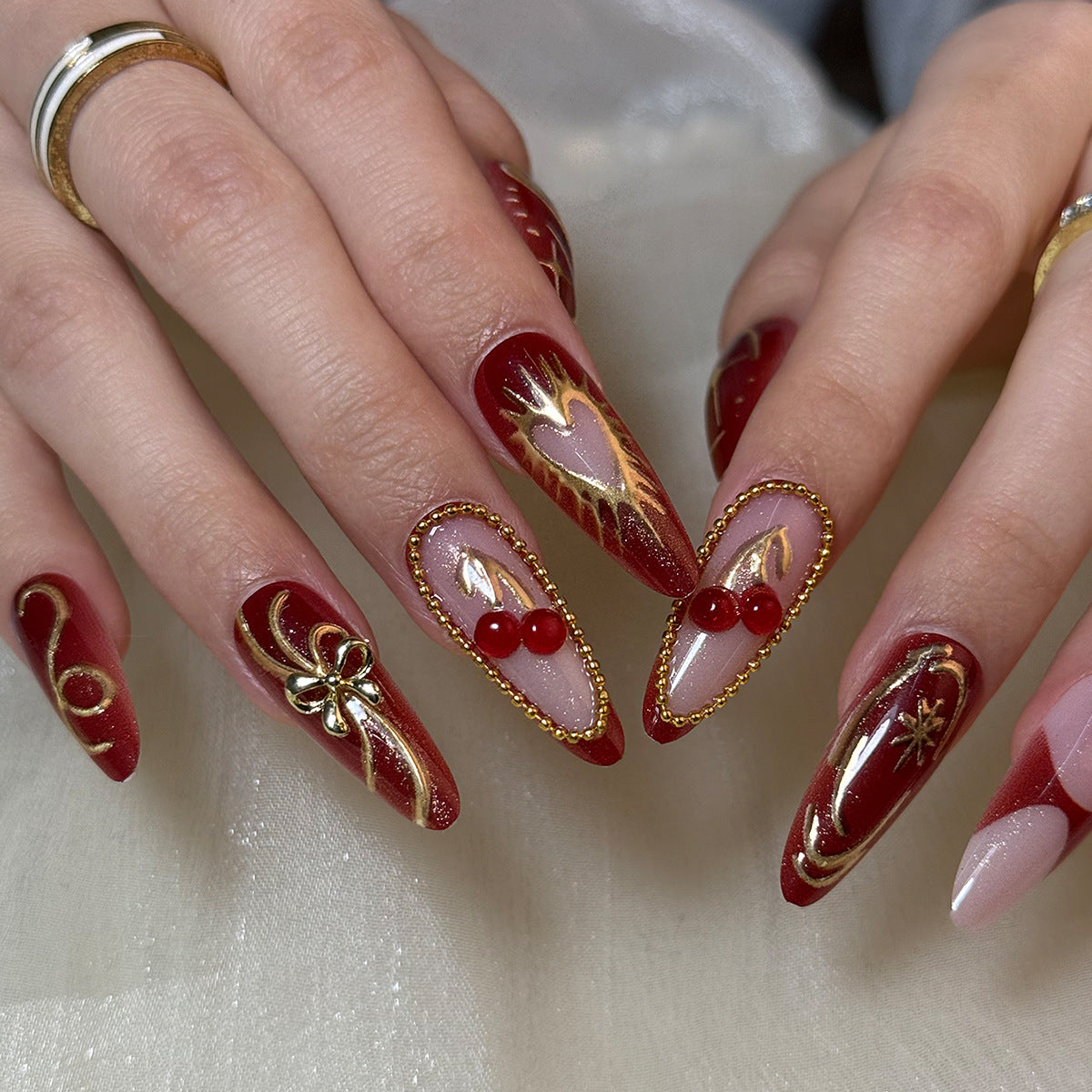 Kunstnägel mit Elegantem Gold-Design Brehn