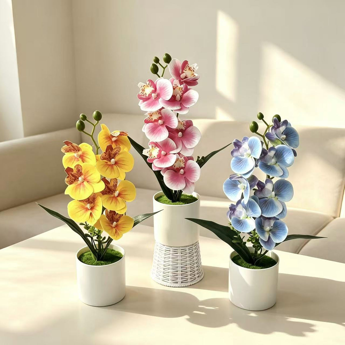 Lebensechte Orchideenblumen-Dekoration