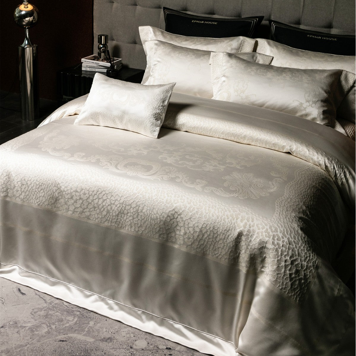 Luxuriöser Jacquard-Satin-Bettbezug-Set mit barockem Präge-Motiv