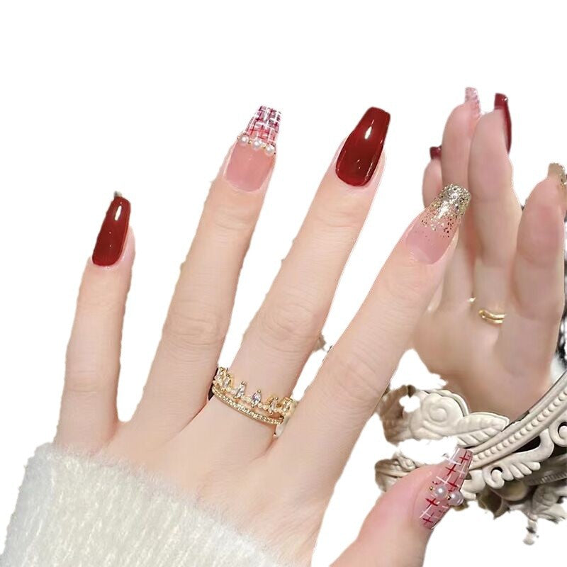 Elegante Nagelkunst mit Glanzfinish Brehn