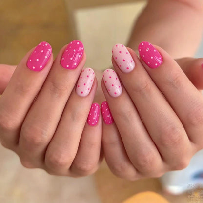 Kunstnagelset mit kreativen Punkten und eleganten Designs Brehn