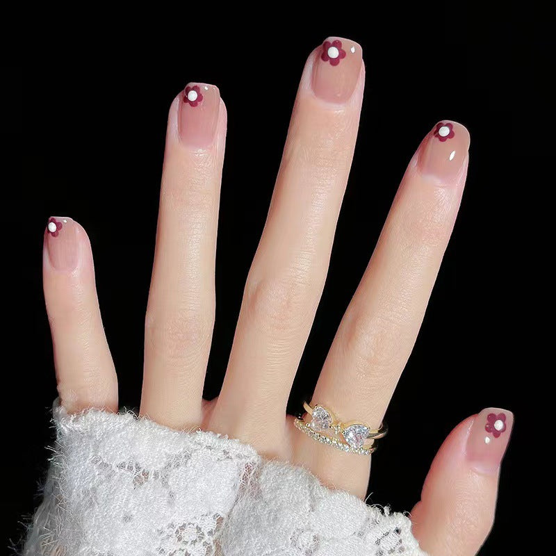 Kunstvolle Nagelkunst mit Blumendekoren Brehn