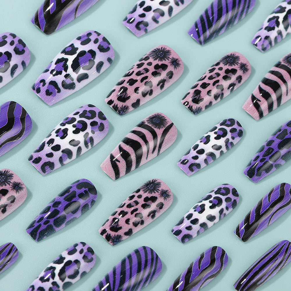 Kunstnägel im kreativen Leoparden- und Streifen-Design Brehn