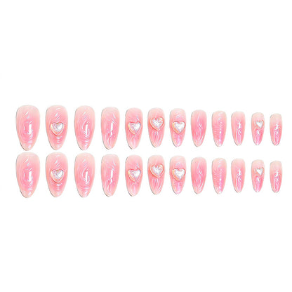 Kunstvolle Nagelspitzen mit transparentem Design Brehn