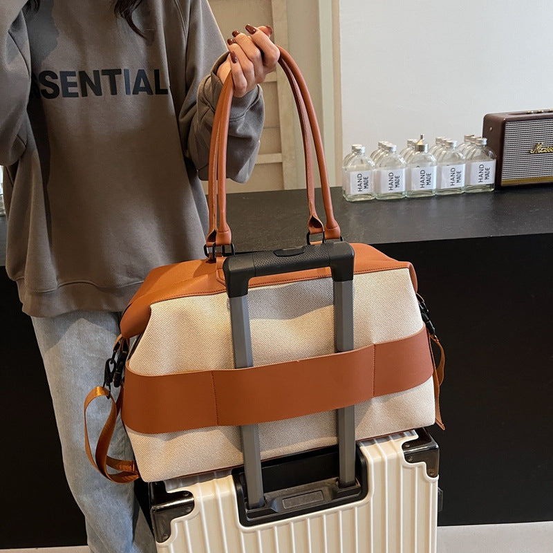 Praktische Handtasche Im Modernen Design Brehn