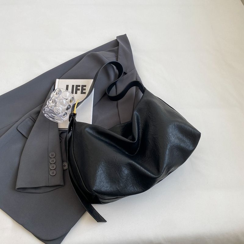 Weiche strukturierte Schultertasche Brehn