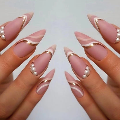 Kunstvolle Stiletto-Nägel mit elegantem Wellen-Design Brehn