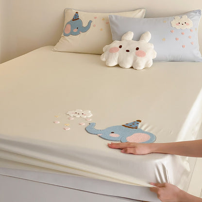 Besticktes Stretch-Spannbettlaken-Set mit Applikationsente und passenden Kissen