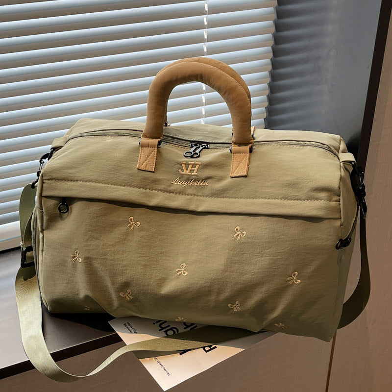 Stylische bestickte Reisetasche