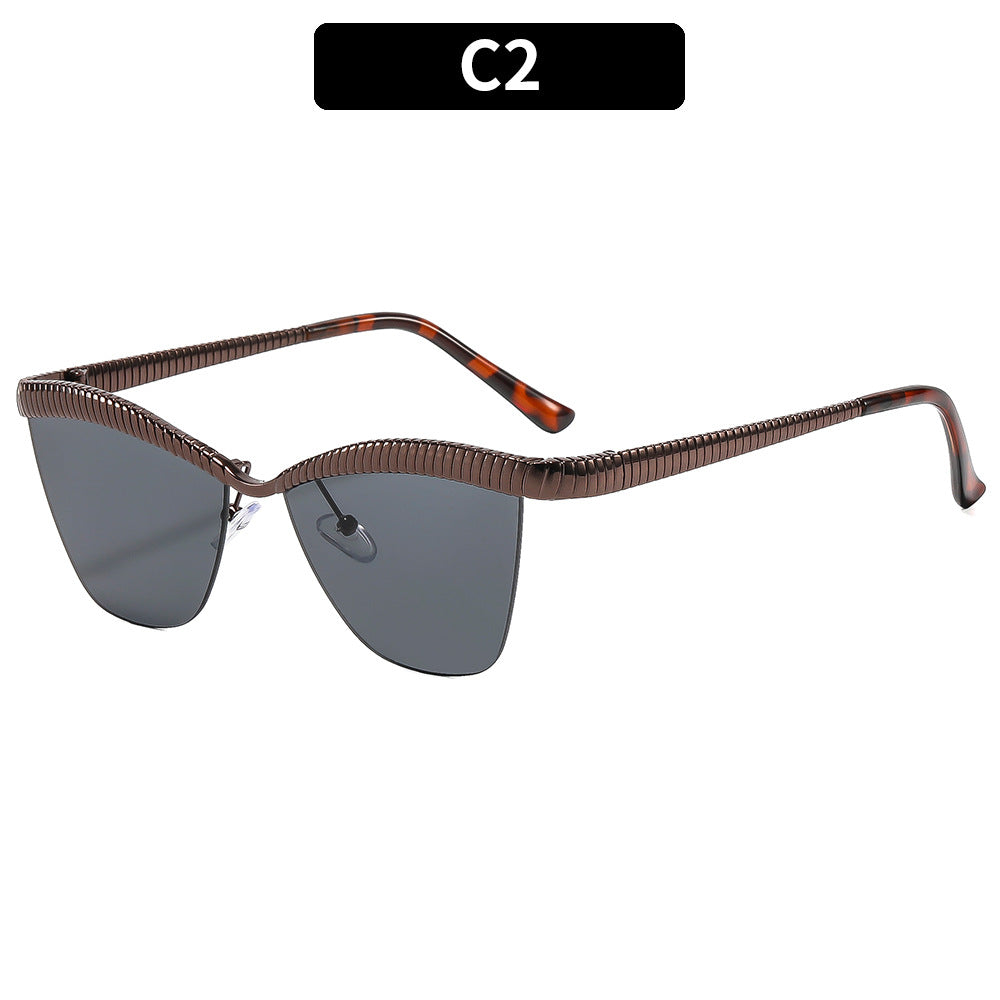Stylische Katzenaugen-Sonnenbrille mit einzigartigem strukturiertem Rahmen