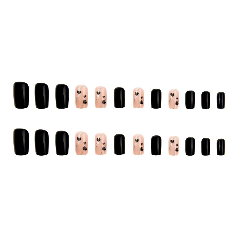Kreative Nagelspitzen mit Herzmotiven Brehn