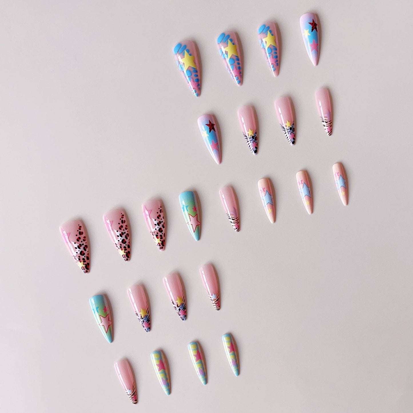 Kunstnagelset mit bunten 3D-Sternmotiven Brehn