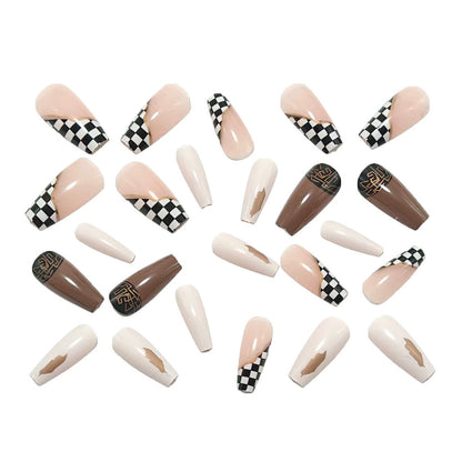 Kunstvolle Nagelkunst mit Geometrischen Motiven Brehn