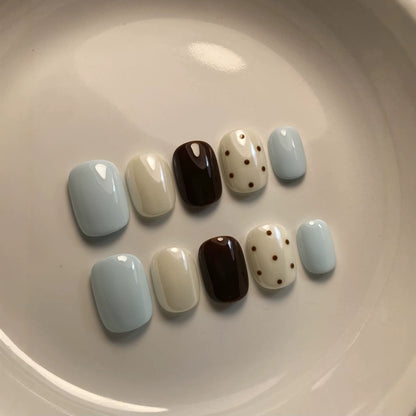 Dekoratives Press-On Nagelkunstset mit einzigartigem Punkt- und glänzendem Finish