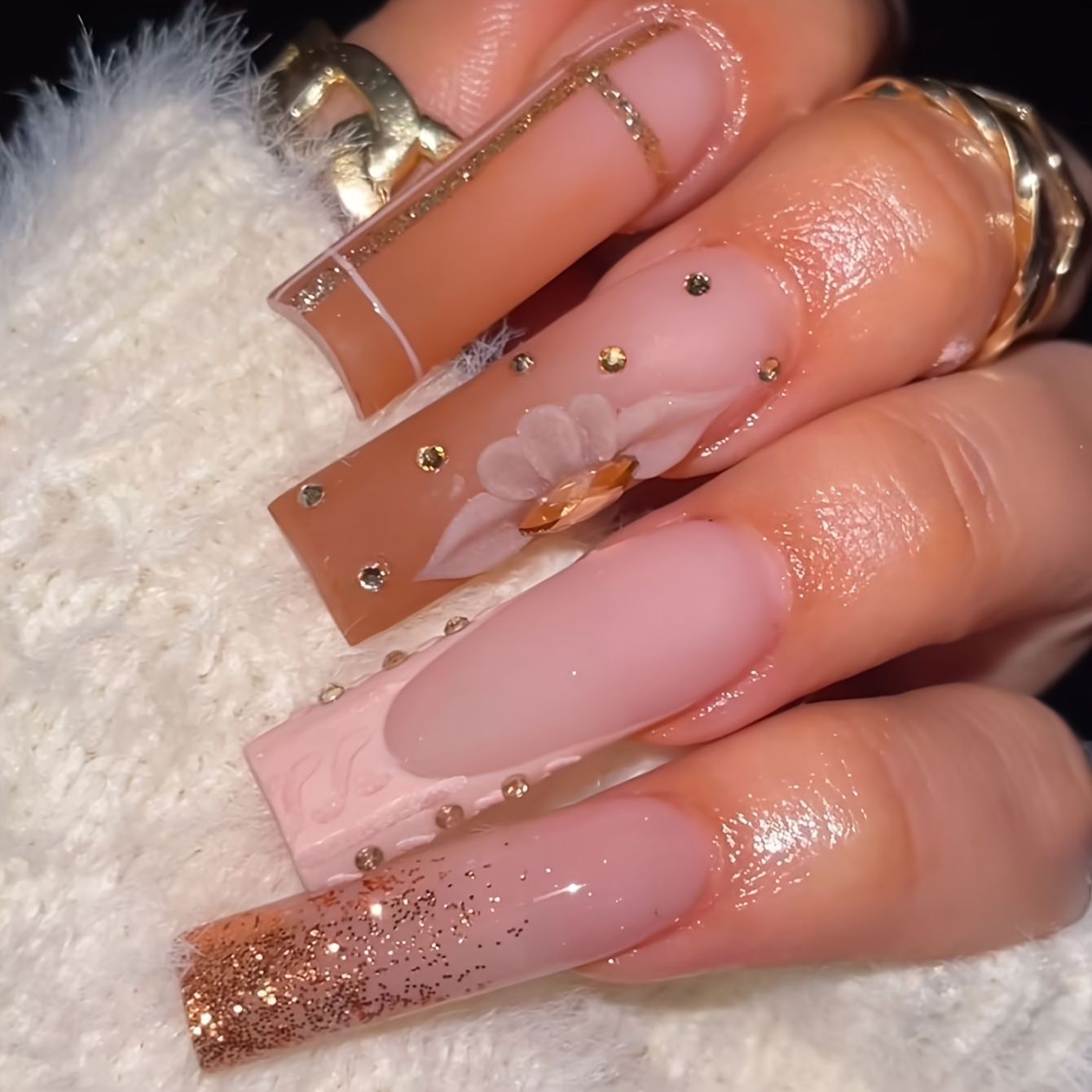 Glamouröse florale dekorierte Press-On-Nagelkunst Brehn