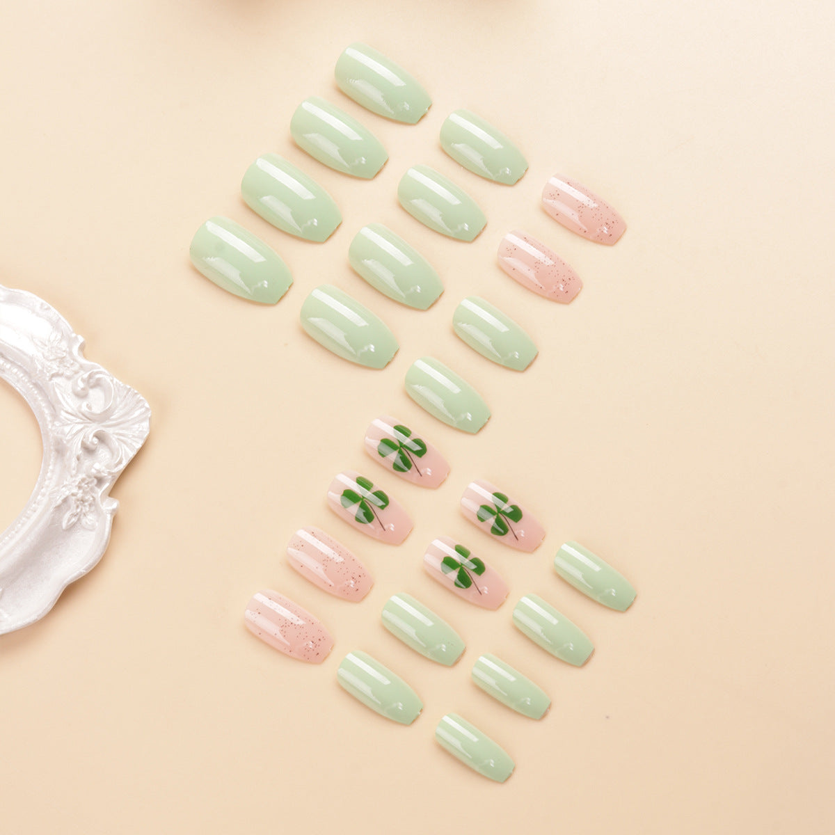 Dekoratives Press-On Nagelkunstset mit Kleeblatt-Design Brehn