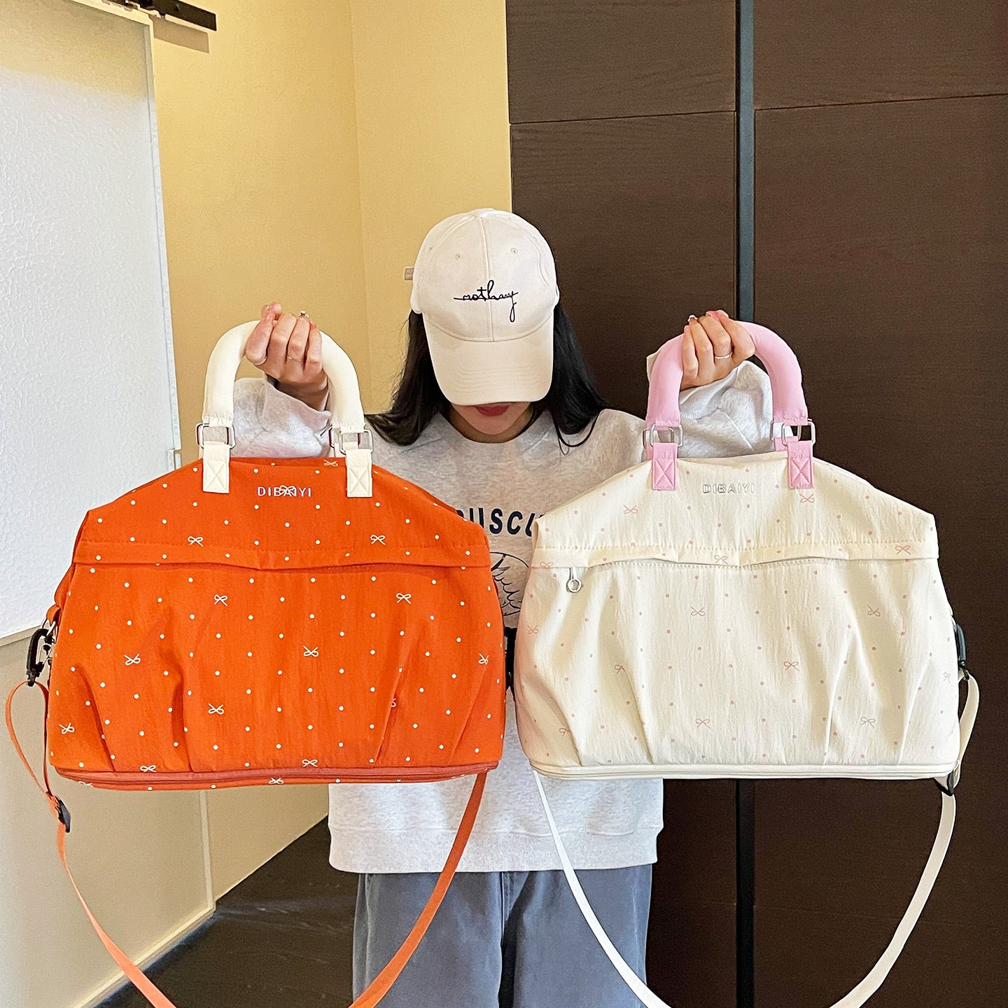 Multi-Pocket Weekender Duffle Brehn