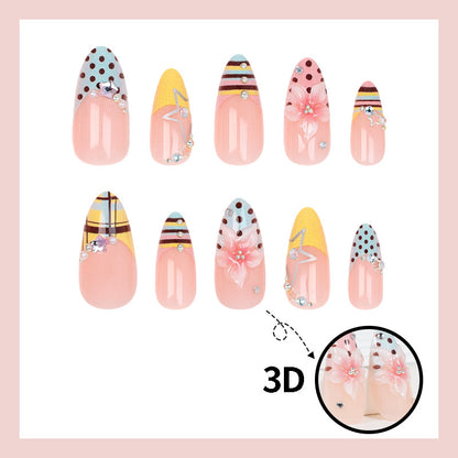 Kreatives Kunstnagelset mit floralen und geometrischen Motiven Brehn