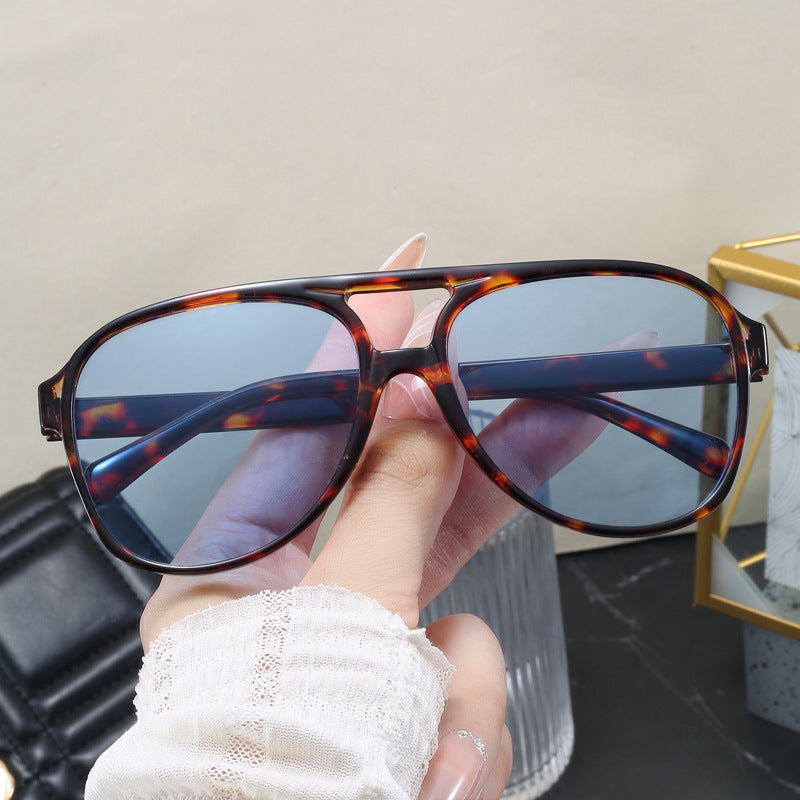 Damen Oversized Sonnenbrille mit sportlichem Design Brehn