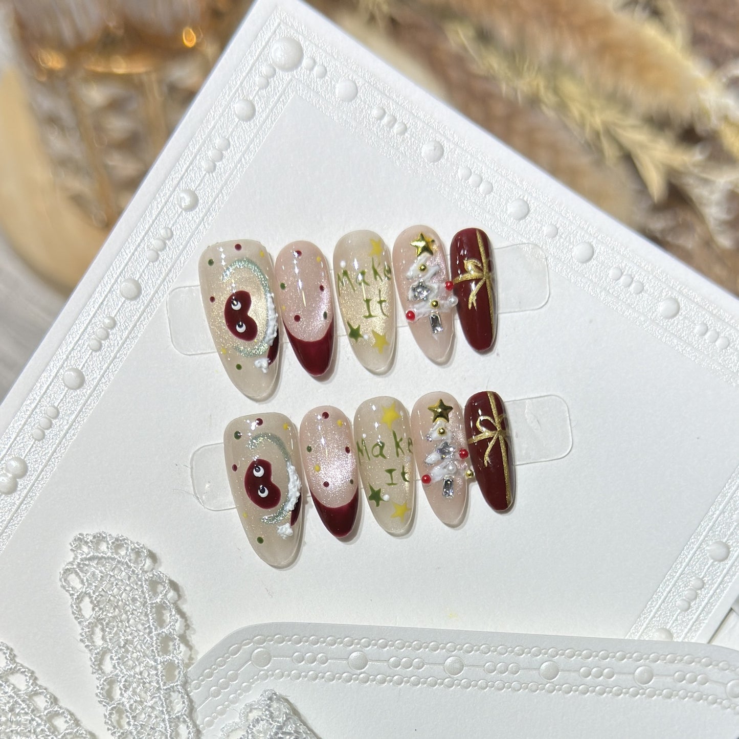 Festliches Press-On Nail Art Set mit Weihnachtsdesigns Brehn