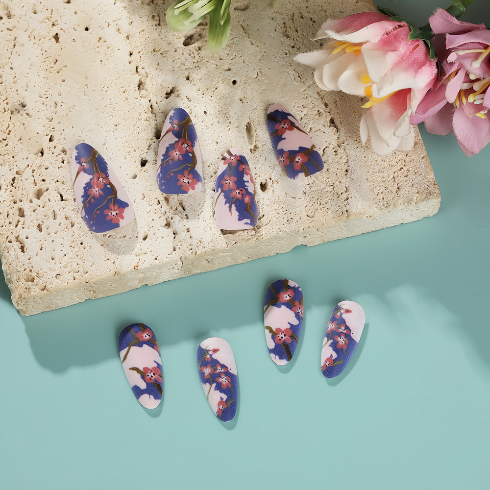 Künstliche Fingernägel im floralen Design Brehn