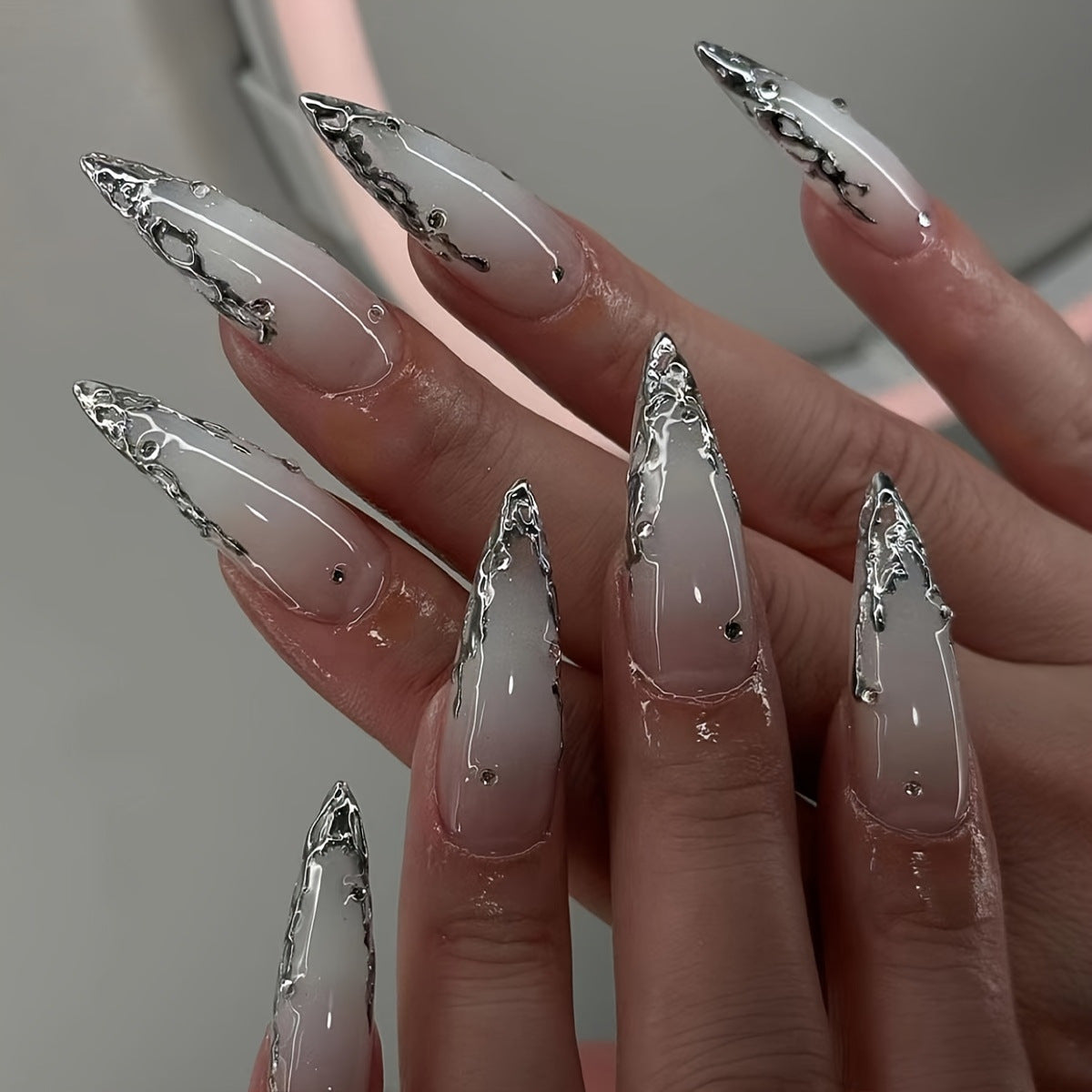 Elegantes Stiletto Press-On Nagelset Brehn