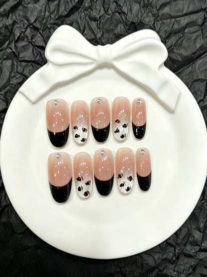 Künstlerische Press-On Nägel mit Panda-Design