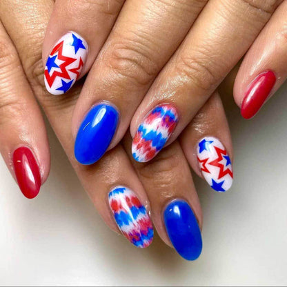 Patriotische Stern- und Streifen-Nagelkunst