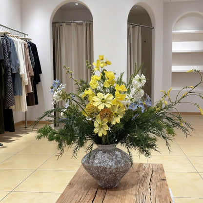 Dekorative Kunstblumenarrangement