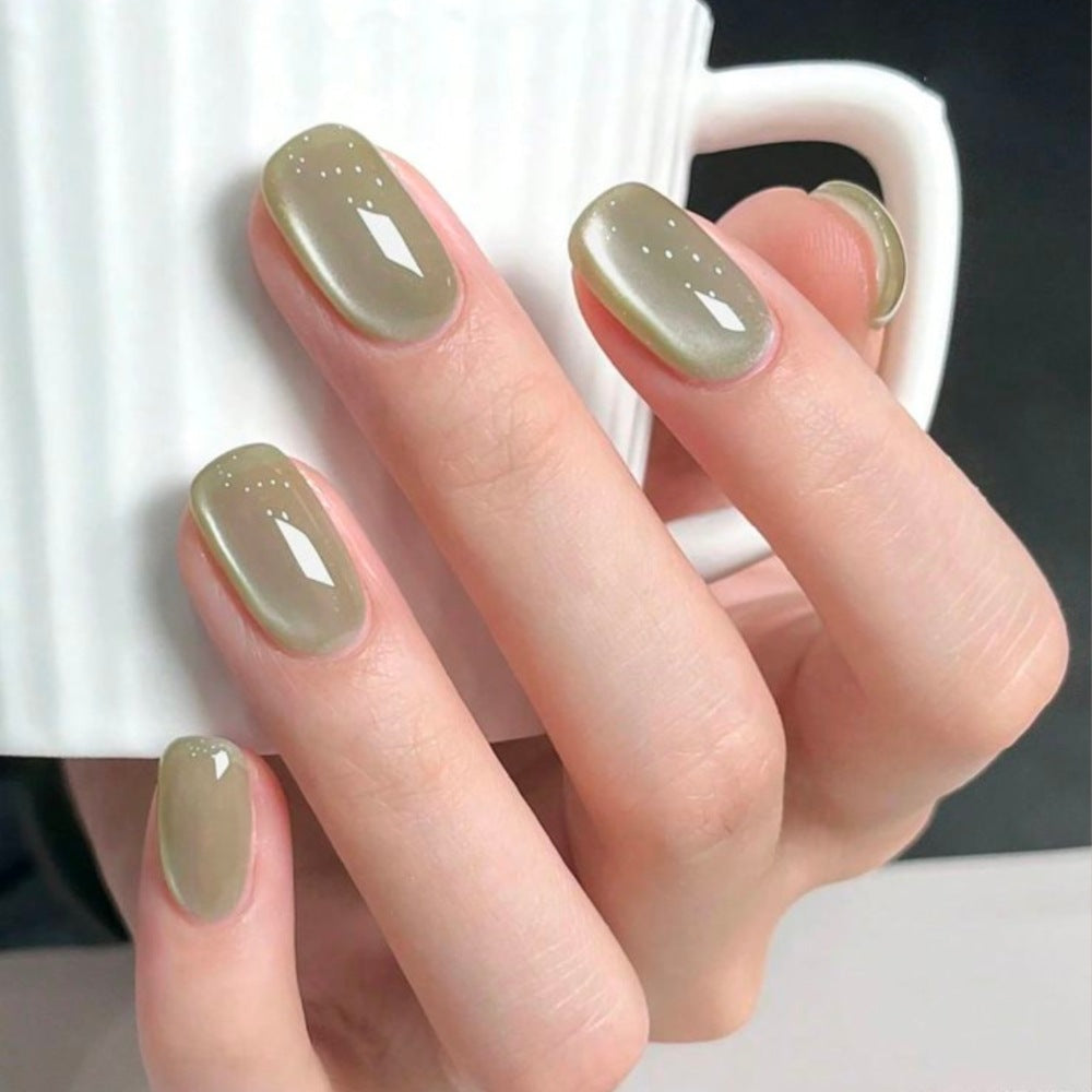 Kunstnägel mit Elegantem Satiniertem Finish und Modernem Design Brehn