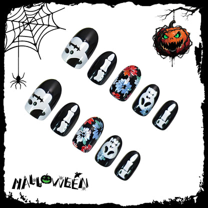 Kunstnagelset mit gruseligen Halloween-Motiven und floralen Verzierungen Brehn