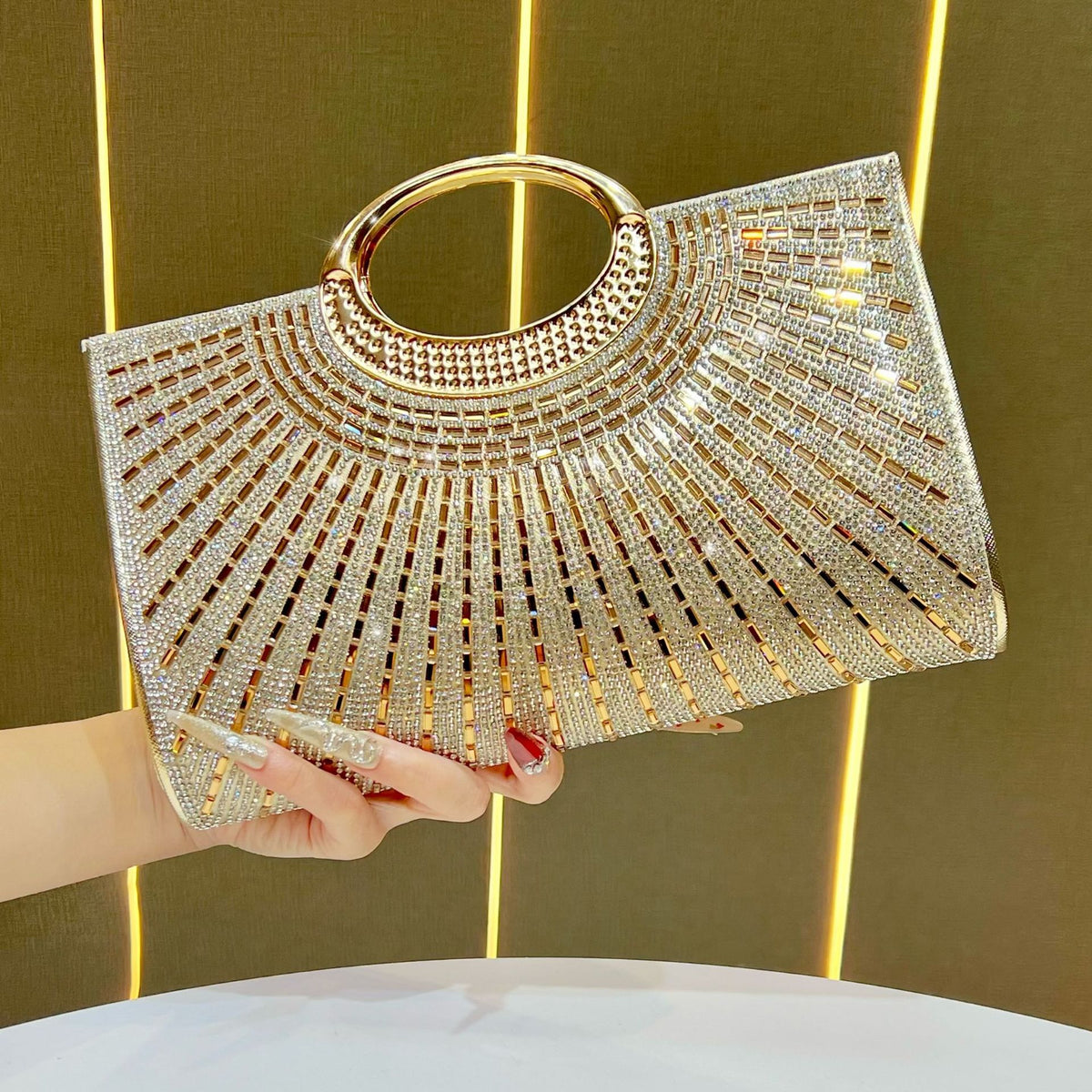 Statement Metallische Abend Clutch