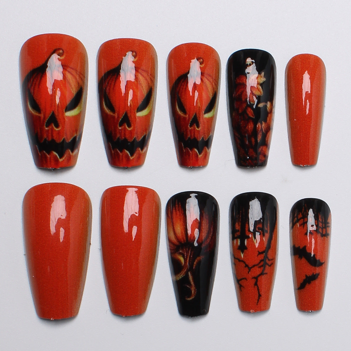 Kreatives Kunstnagelset mit Halloween-Motiv und leuchtendem Design Brehn