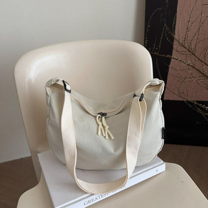 Bequeme lockere Schultertasche