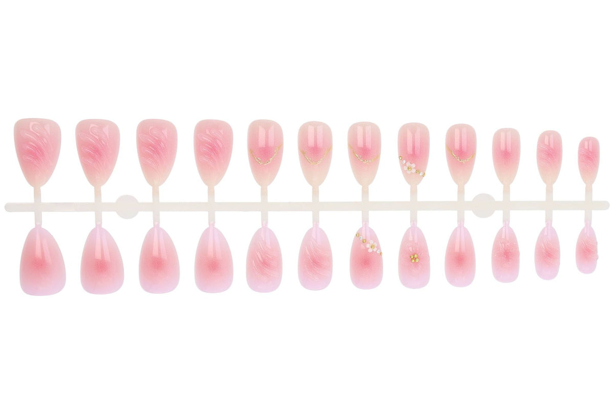 Kunstnagelset mit zarten Blüten- und Ombre-Designs Brehn