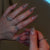 Dekoratives Press-On-Nagelkunst-Set mit metallischen Flammenakzenten Brehn