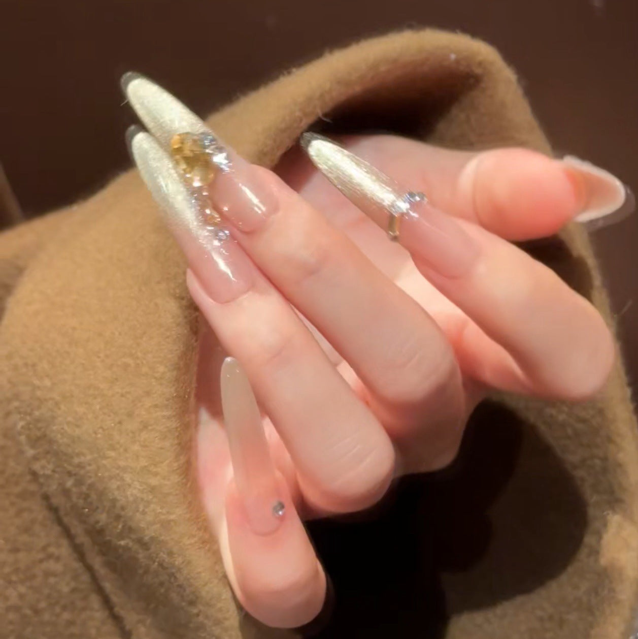 Elegante Glitzerpress-on-Nagelerweiterungen Brehn