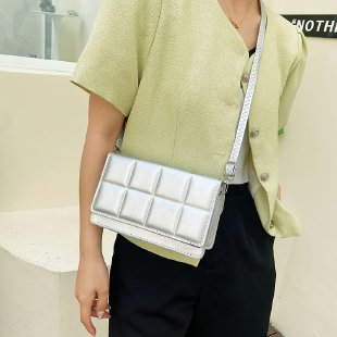 Moderne Stepp-Crossbody-Tasche