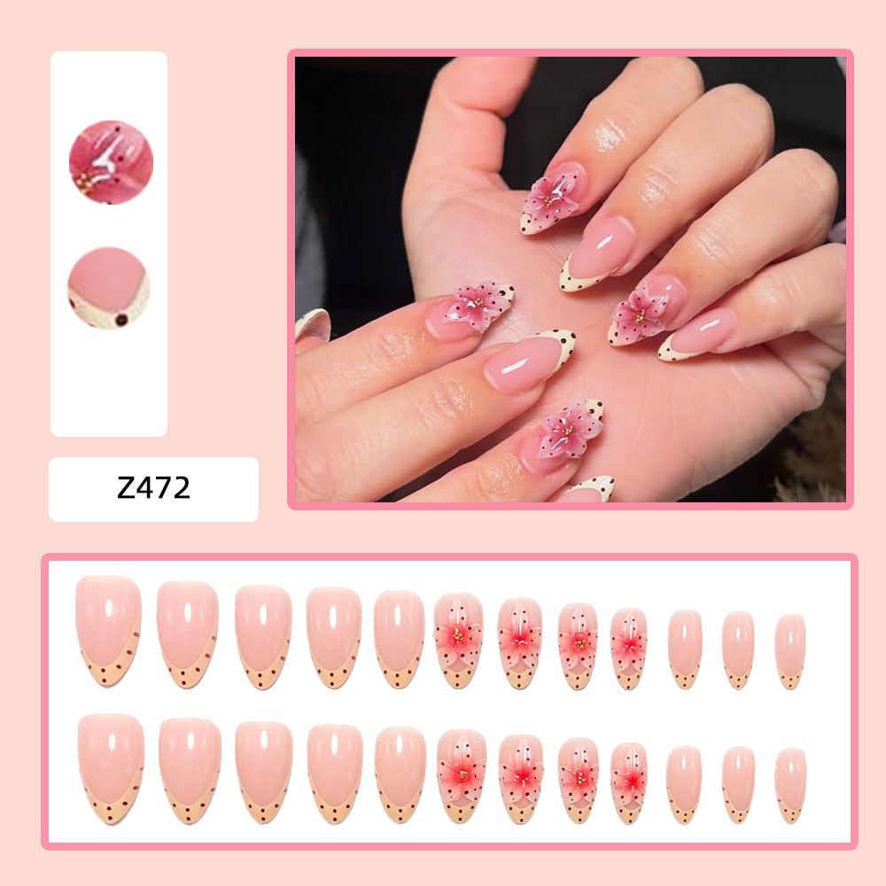 Kunstnägel mit Floralem Design und Eleganten Akzenten Brehn