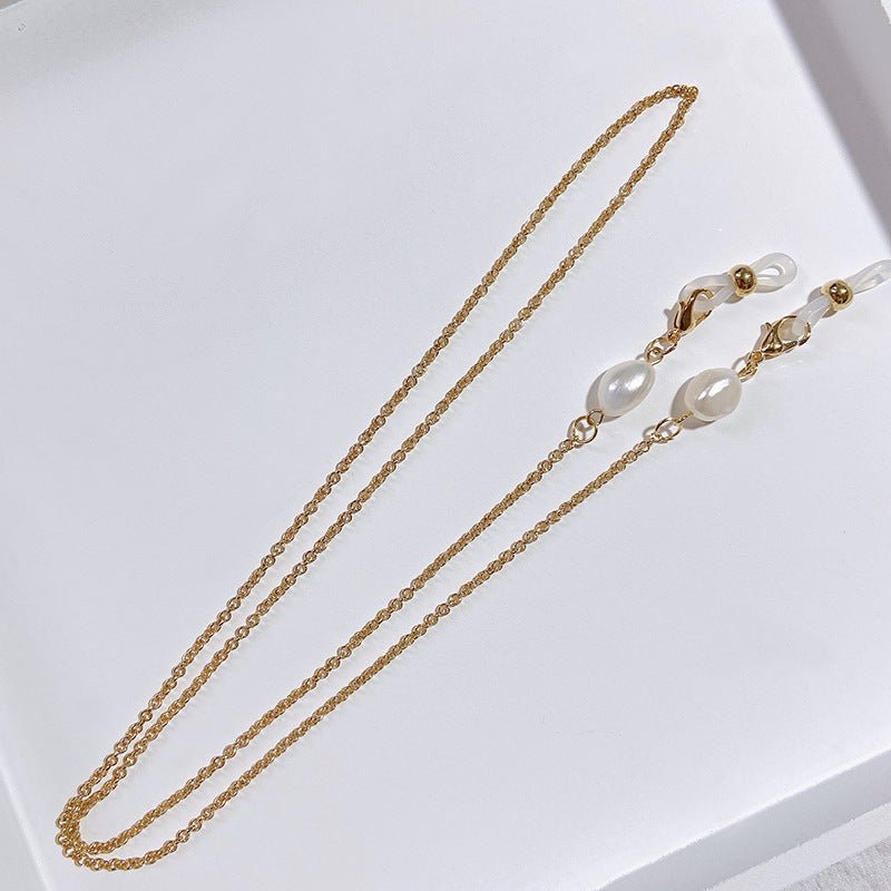 Elegante Schmuckhalterkette mit Perlen- und Goldakzenten Brehn