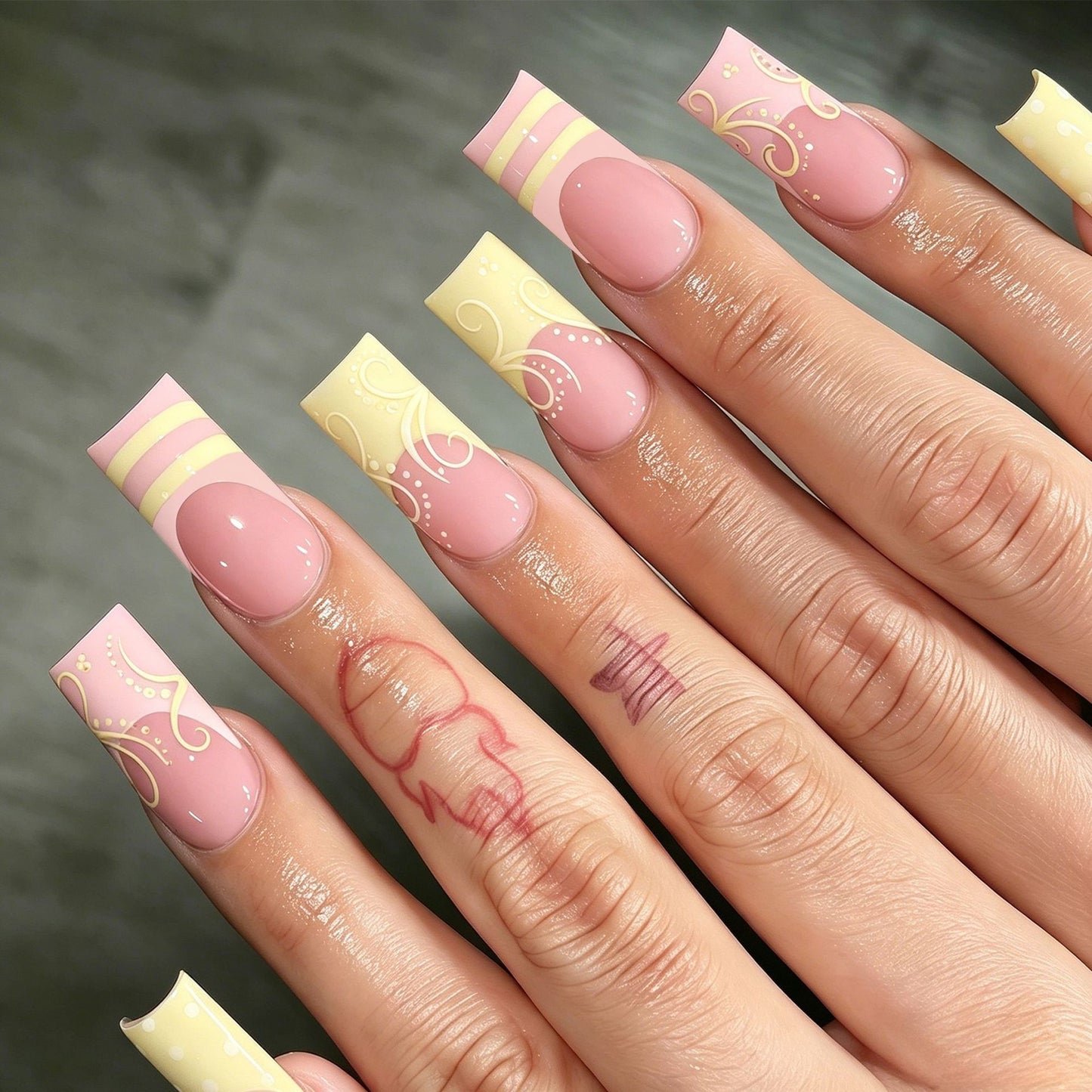 Dekorative lange Press-On Nagelkunst Tipps Brehn