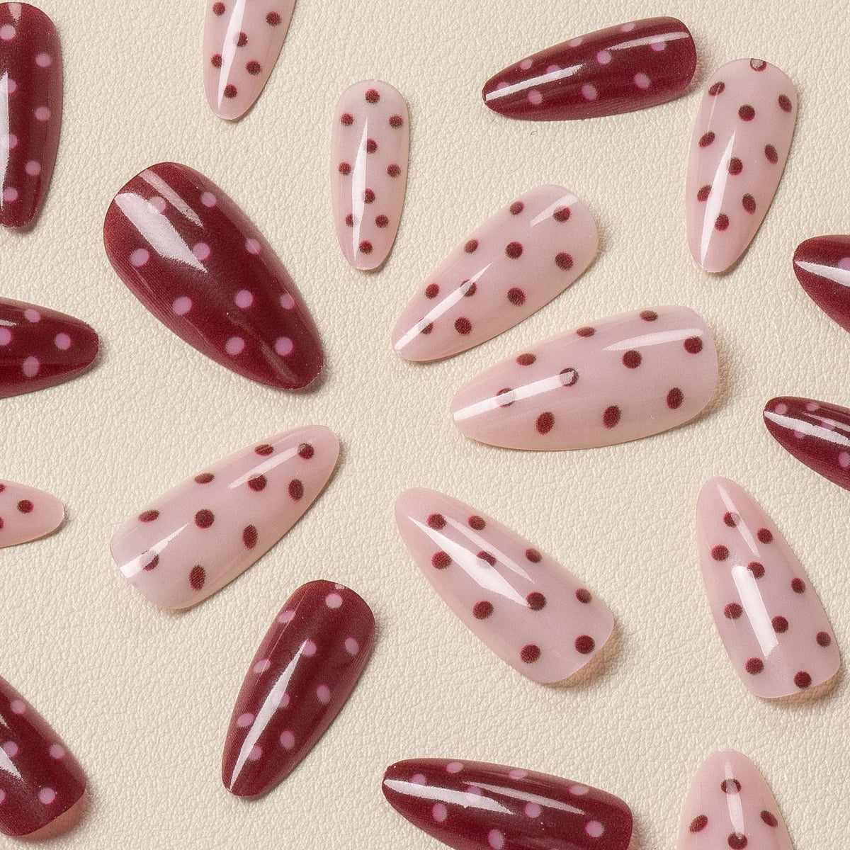 Elegante Stiletto Press-On Nagelkunst