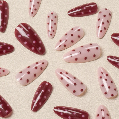 Elegante Stiletto Press-On Nagelkunst