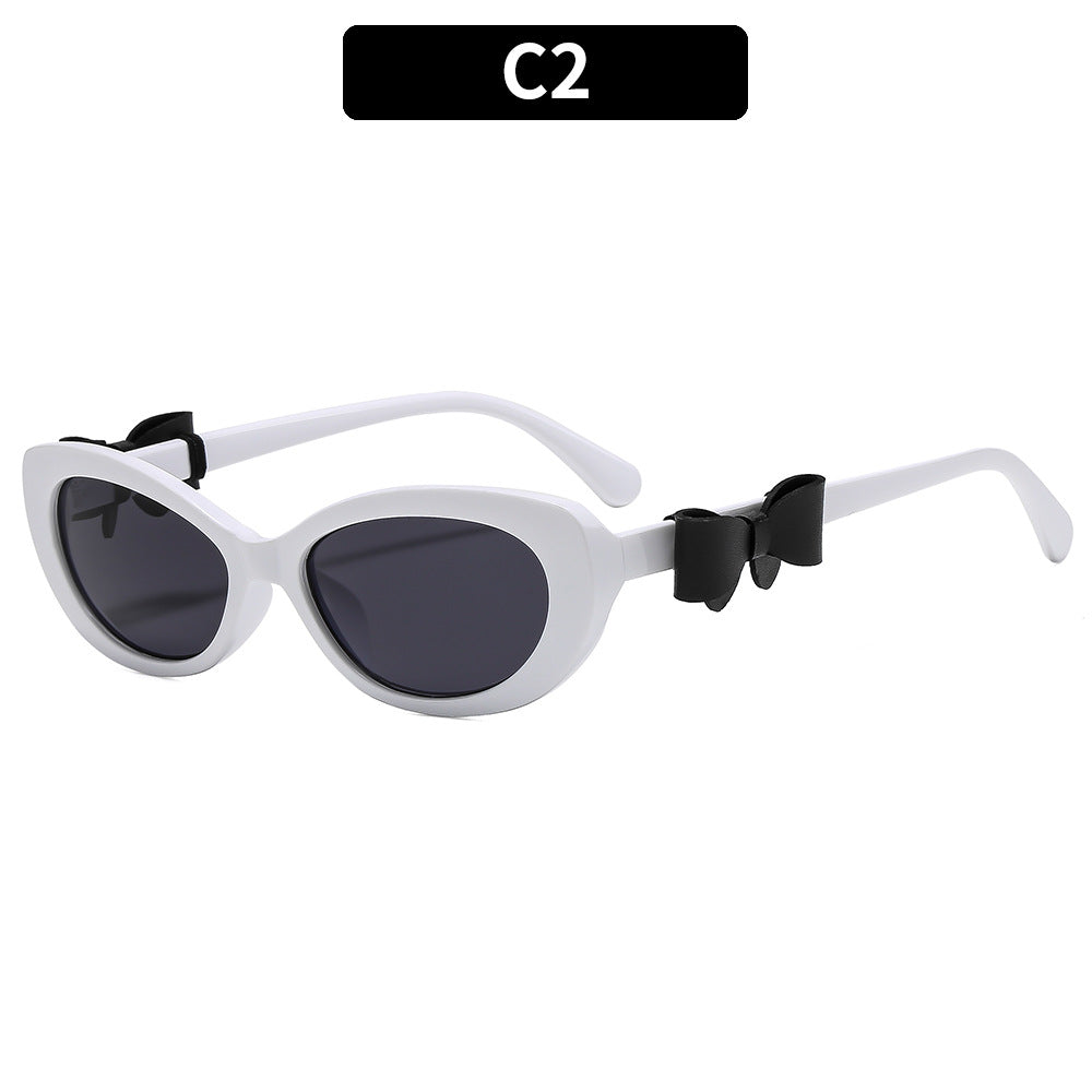 Vintage-inspirierte Katzenaugen-Sonnenbrille mit dekorativem Bogen