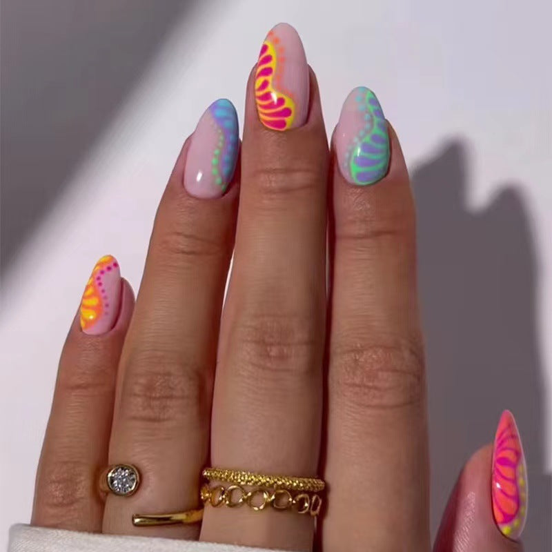 Kunstnagelset mit buntem Farbverlauf und kreativen Designs Brehn