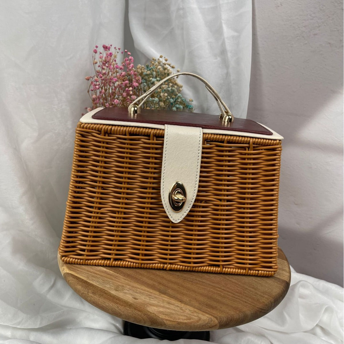 Damen eleganter geflochtener Handtasche mit Holzdeckel Brehn