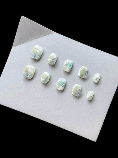 Künstlerisches Press-On-Nagelset mit glänzendem Marmor-Design