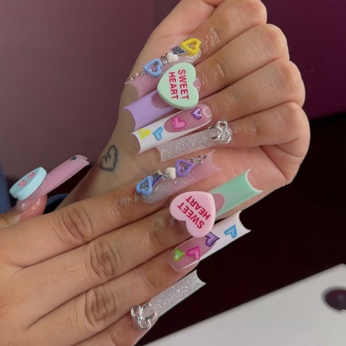 Herz-inspiriertes Press-On Nagelset