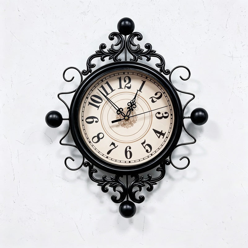 Vintage Dekorative Wanduhr mit Ornamentalem Design Brehn